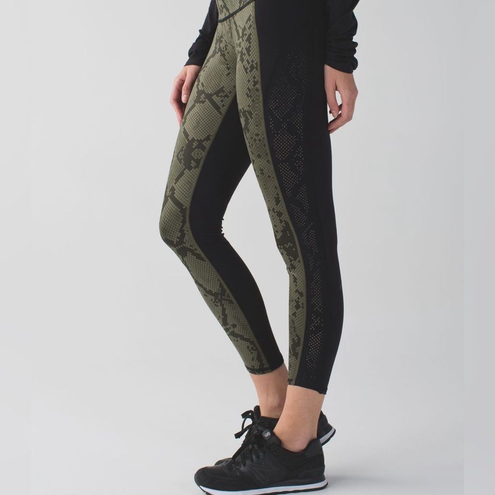 RARE EUC Lululemon Beyond Boundaries Pant Snake Print Leggings size 6